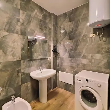 Center 1 Apartment *